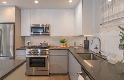 Sharon Heights Condo | Sharon Green: Upscale 2BR Condo