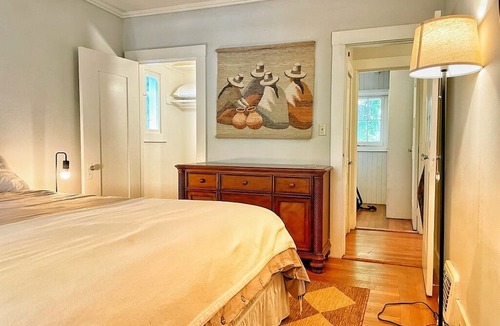 San Mateo Park Cottage | Cozy 2-bedroom cottage in gorgeous San Mateo Park with WiFi, fitness room option