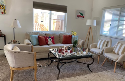 Bakersfield House | Beautiful and fun art house. Near lake and walking park.