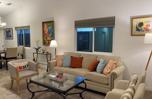 Bakersfield House | Beautiful and fun art house. Near lake and walking park.