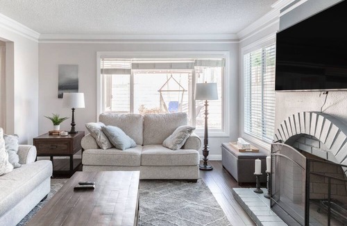 North Hollywood House | Covello 3 Br W/Backyard North Hollywood 3 Bedroom Home by RedAwning