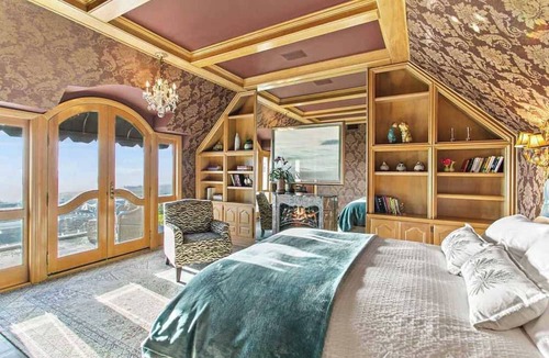 Corona del Mar House | Palatial Living at Emirates Palace on Crestwood #41724