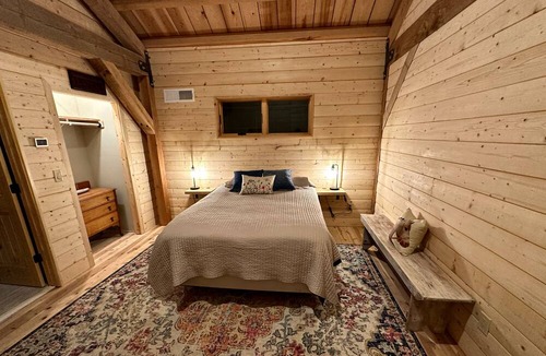 Coarsegold House | Modern Barn Retreat near Yosemite on a working cattle ranch. Pet Friendly.