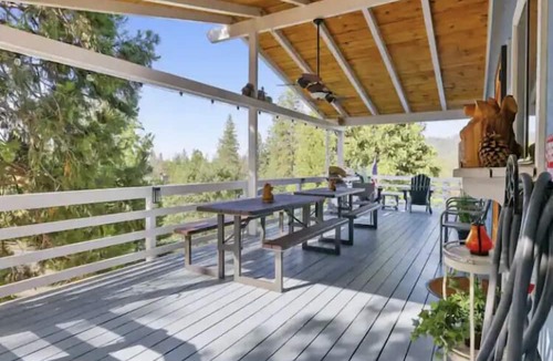 Bass Lake Cabin | Franklins amazing lake view cabin with boat slip & private Marina
