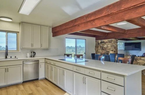 Prunedale House | Central Location, cozy 10 Acre Prunedale home - Near Monterey, Carmel, & moren