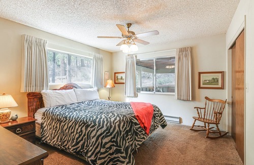 Mi-Wuk Village House | Mi-Wuk Village Vacation Rental w/ Forest Views!