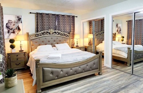 Baldwin Park House | Remodeled 3-bedroom 2-bathroom private entrance, a king-sized bed free parking!1