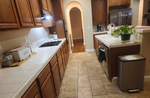 Merced County House | “Family Friendly ~ Pet Friendly ~ GYM ~ Safe Location”