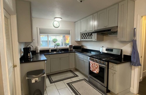 Lower Bal House | Cute home with a green thumb, pet friendly