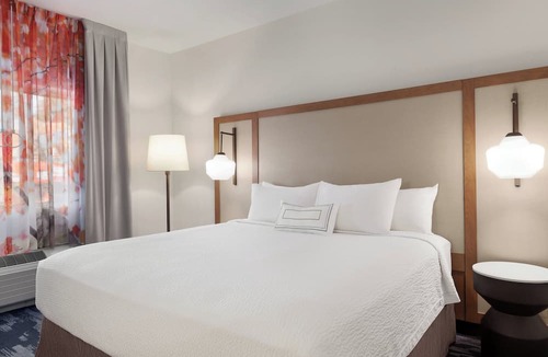 Visalia Hotel | Fairfield Inn by Marriott Visalia Sequoia