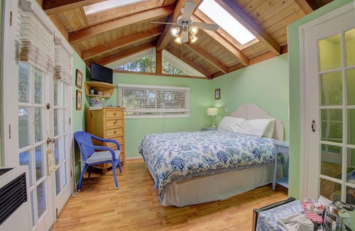 Oak Park Bed & Breakfast | Secret Garden Inn and Cottages