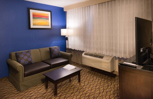 East Pasadena Hotel | Holiday Inn Express & Suites Pasadena - Los Angeles by IHG