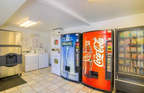 North Hills West Hotel | Motel 6 Sepulveda, CA - Los Angeles - Van Nuys - North Hills