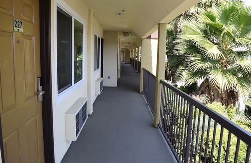 Walnut Valley Hotel | Budget Inn La Puente