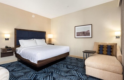 Pacific - Edison Hotel | Hampton Inn & Suites Los Angeles - Glendale