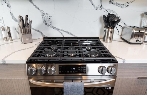 NoHo Arts District Apartment | COZY URBAN RETREAT: NEWLY REMODELED 1BR NOHO APARTMENT w/FENCED PATIO (p60)