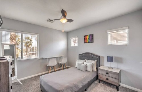 Rhodes Ranch House | 3BR SW Vegas, Projector King Suite, Full Kitchen