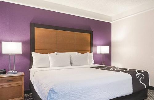 Guasti Apartment | Vacation Day Is Always A Great Idea! Enjoy Comfortable unit and Free Parking!