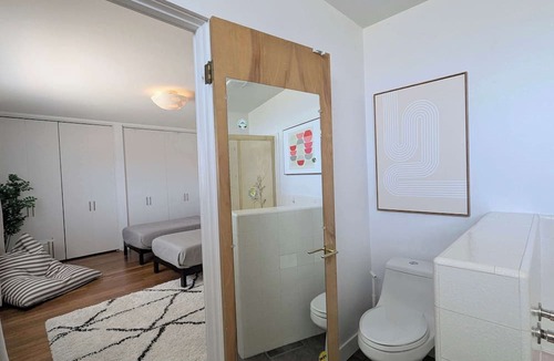 Ladera Heights Apartment | Modern Guest Villa Near LAX, LA Stadiums & Beaches