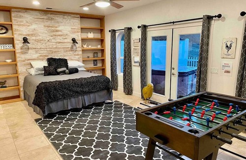 Ahwahnee Condo | The Funky Chicken - Hot Tub - BBQ - Sleeps 4