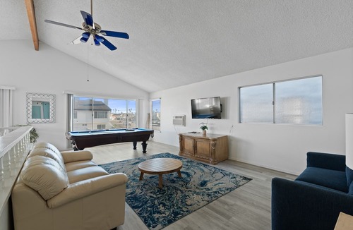 Silver Strand Apartment | Ocean View Beach Stay w/Pool Table & Bikes