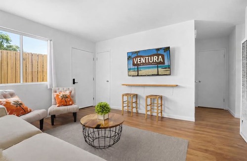 Pierpont Bay Apartment | Green Haven, Arcades, 1 Minute Walk to Beach & Restaurants, 2 King Beds, Kitchen