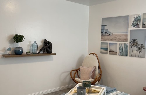 Belmont Shore Apartment | Beautiful unit in the heart of Belmont Shores!