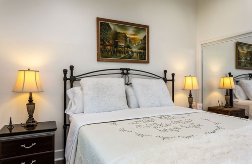 Woodland Hills House | Villa Sausalito - Newly Designed 4BR House w/POOL by Topanga