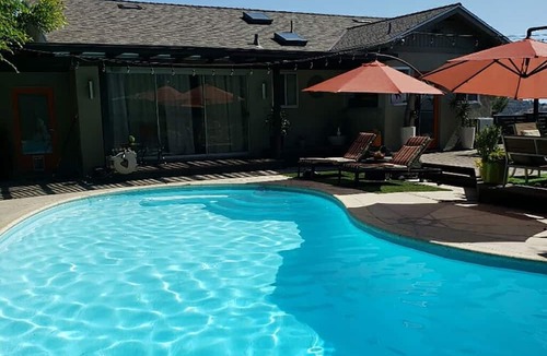 Los Angeles Apartment | Hilltop Guest suite/Studio with beautiful views and pool