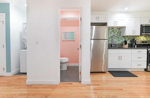 Santa Ana Condo | ☞ Mid Century Modern ☞ Near Disney & Knotts ☞ AC ☞ W/D ☞ Parking ☞ 200Mbs ☞