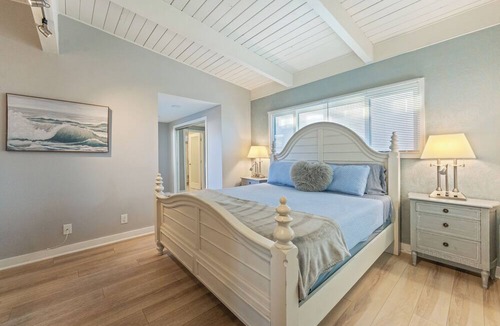 Silver Strand Condo | Harbor View Townhouse! Across from Kiddie Beach! Upper Unit + Dogs Welcome