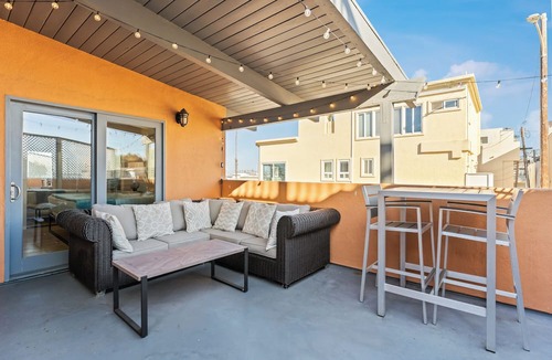 Silver Strand Condo | Harbor View Townhouse! Across from Kiddie Beach! Upper Unit + Dogs Welcome