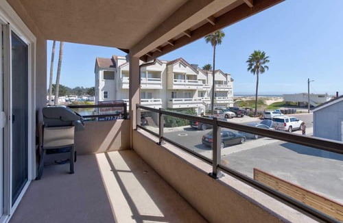 Downtown Condo | Luxurious Beach Side Condo with Ocean Views- Can Accommodate Large Groups!