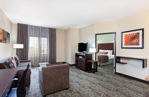 Lake Forest Condo | King Suite. Free Breakfast. Outdoor Pool & Hot Tub.