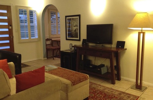 Beachwood Canyon Apartment | Charm. Privacy.and The Hollywood Sign