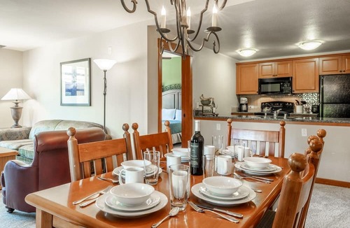 Mammoth Lakes Condo | Village Condo at Grand Sierra Lodge-Shared Hot Tub! Pool!