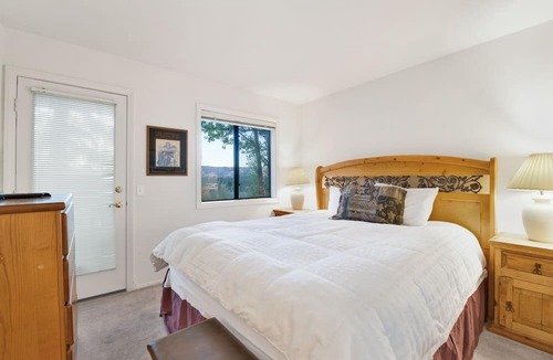 Big Bear Lake Apartment | Modern 2BR/2.5BA Resort Condo: Attached Garage, Pond Views & Steps to Resort