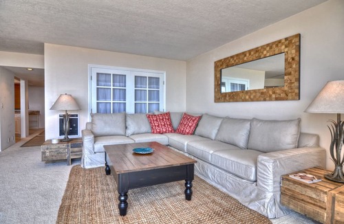 San Clemente Condo | Gorgeous 2+Den! At the Pier/Beach! Panoramic Views!