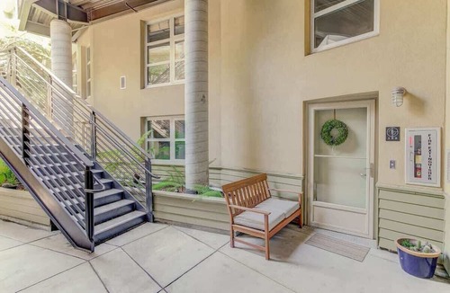 Rincon Hill Apartment | Spacious Luxury Historic Loft in Downtown SF