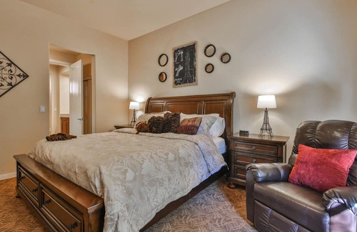 La Quinta Condo | Near Pool! Warm & Elegant, Fountain Views, Twin Beds, Pet Friendly! - Upstairs (T25)