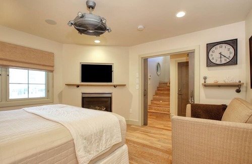 Avila Beach Condo | Sunsetter in Avila Beach - 2 min walk to beach, located in Ocean 17
