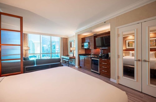 Las Vegas Condo | No Resort Fee Strip View Suite + Free Valet+ Pool