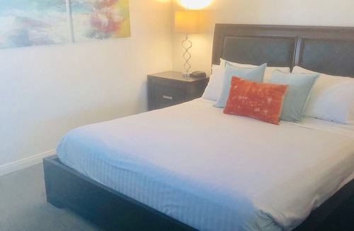 Palm Desert Condo | Condo Oasis at Desert Breezes Resort near Indian Wells Tennis Center