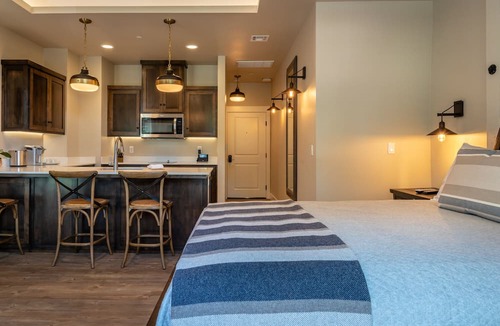 Paso Robles Condo | Paso Park Suite 201-Distinctive Balcony Suite Right in Downtown Paso Robles!
