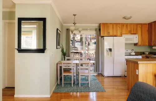 Arrowhead Villas Cabin | Cozy 2-bedroom cabin with central heat/AC in charming Lake Arrowhead