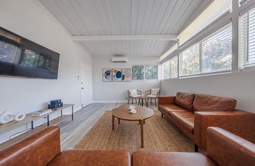 Beverly Hills Apartment | Spacious 2-Bedroom Apt in Beverly Hills Residential Area