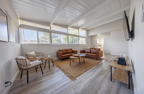 Beverly Hills Apartment | Spacious 2-Bedroom Apt in Beverly Hills Residential Area