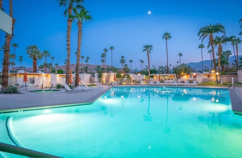 Twin Palms Apartment | Retro & funky mid-century mod at Ocotillo Lodge