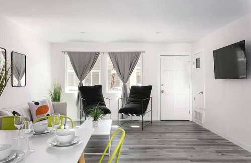 Citrus Grove Apartment | Central 3BR Apt, Near Americana