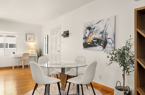 Sawtelle Apartment | Chic Brentwood Stay 1BR/1BA - Steps Wilshire w Parking & W/D